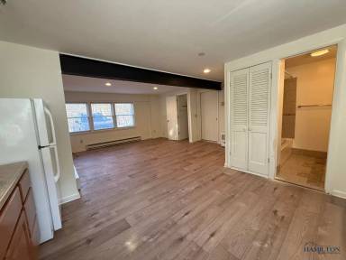 Main picture of 4250 E Lake Rd