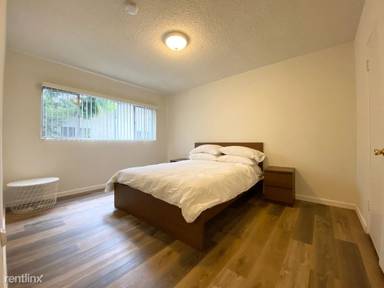 Main picture of 1443 Yale St