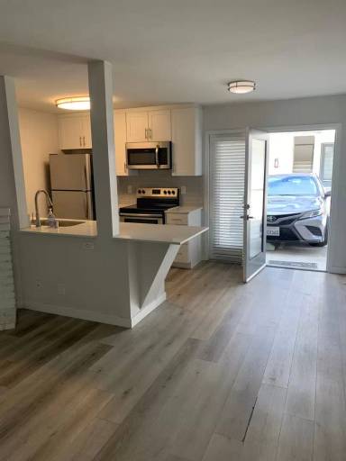Main picture of 3958-3966 Riviera 3929-3931 Dr St