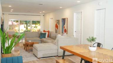 Main picture of 2832 SE 5th Cir