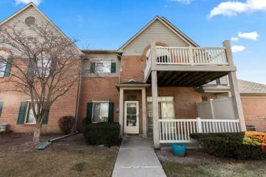 Main picture of 15715 Parkway Ln