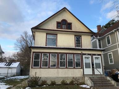 Main picture of 910-14 24th Ave N