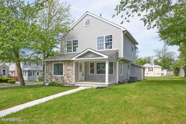 Main picture of 121 Mabel Ave