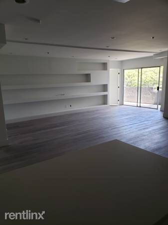 Main picture of 939 Palm Ave