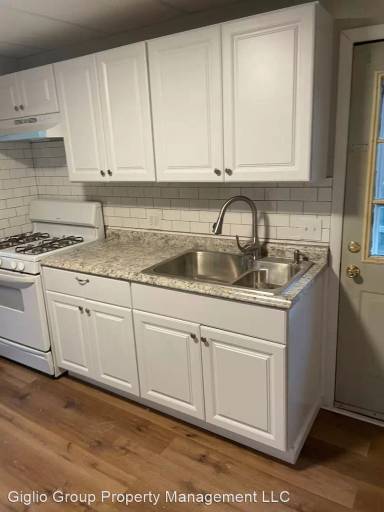 Main picture of 913 Ash St