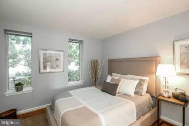 Main picture of 3244 Q St NW