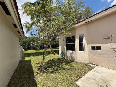 Main picture of 4965 SW 153rd Ave
