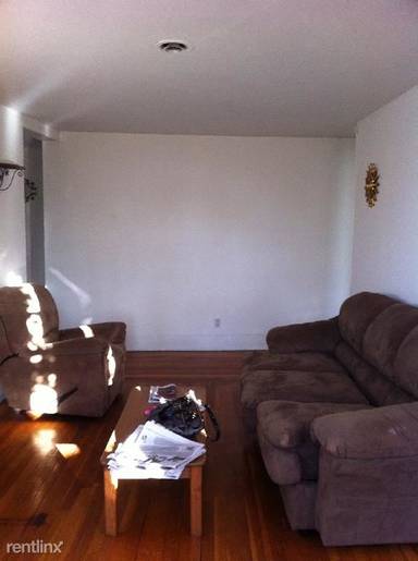 Main picture of 394 Riverway