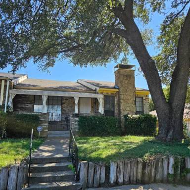 Main picture of 1511 Cherrycrest St