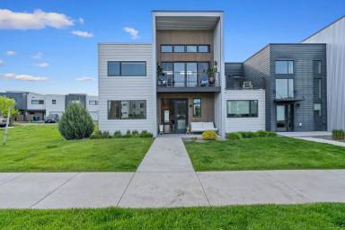 Main picture of 3866 Blondie St