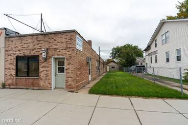 Main picture of 6222 W Addison St