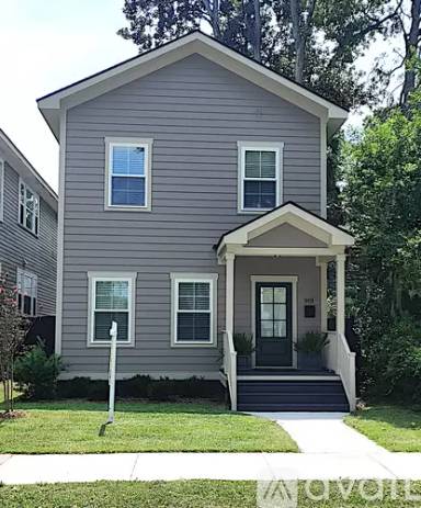 Main picture of 919 E Waldburg St