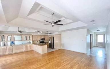 Main picture of 610 Lake View Dr