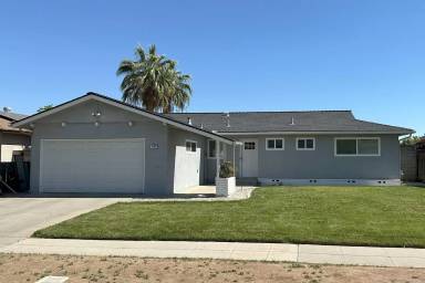 Main picture of 1745 E Palo Alto Ave