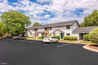 Main picture of 100 Bollin Cir
