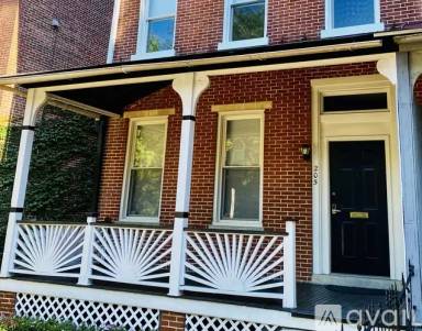 Main picture of 205 S Walnut St