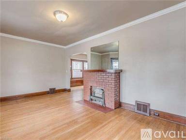 Main picture of 1326 W 64th St