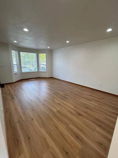 Main picture of 2904 NE 145th Ave