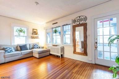 Main picture of 153 Willowdale Ave