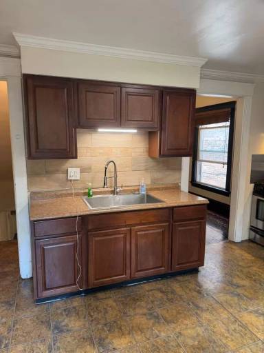Main picture of 1315 W 85th St