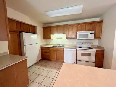 Main picture of 586 N Westmount Dr