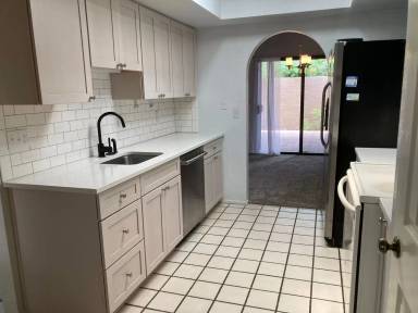 Main picture of 206 E Calle Turquesa
