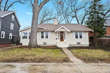 Main picture of 5 Fairwood Blvd