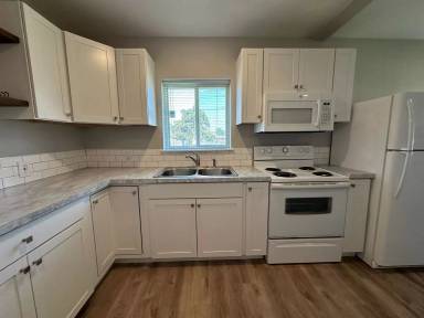 Main picture of 2909 W Hood Ave