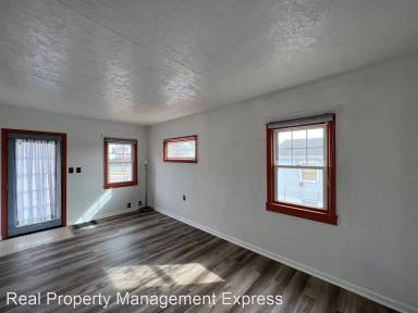 Main picture of 405 S Wayland Ave