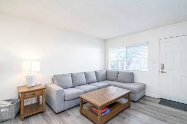 Main picture of 2275 Grand Ave