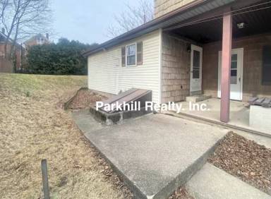 Main picture of 320 N 6th St