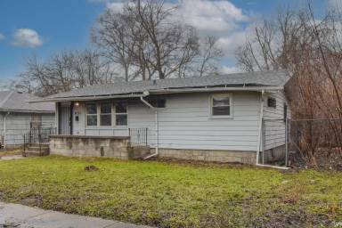 Main picture of 820 E 36th Pl