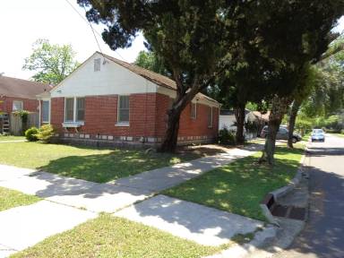 Main picture of 342 E 46th St