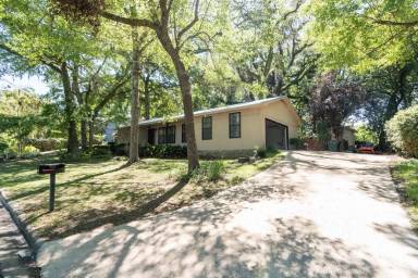 Main picture of 913 Blackwood Ave