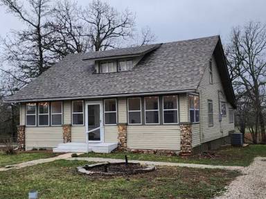 Main picture of 404 S Commercial St