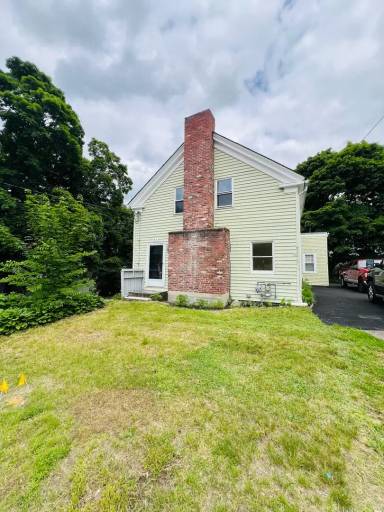 Main picture of 711 Pleasant St