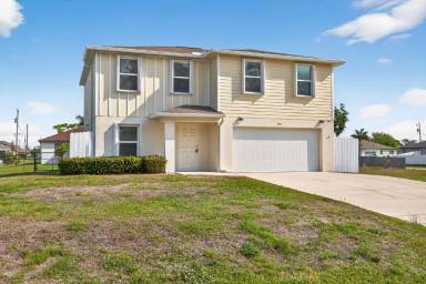Main picture of 921 Jacaranda Pkwy E
