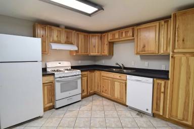 Main picture of 925 Van Gordon St