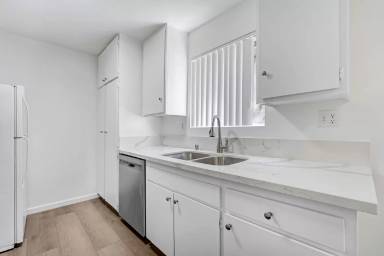 Main picture of 2927 Arizona Ave