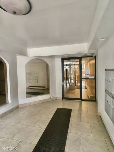 Main picture of 5851 N Winthrop Ave
