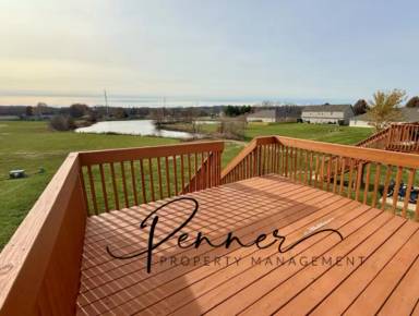 Main picture of 1015 NW Willow Dr