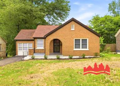 Main picture of 755 E McKellar Ave