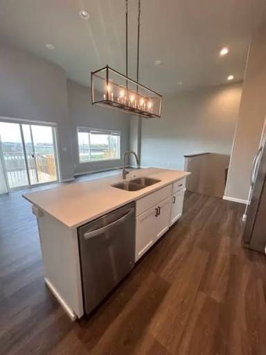 Main picture of 733 1st Ave