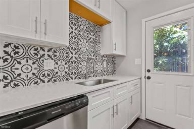 Main picture of 37 W Medlock Dr