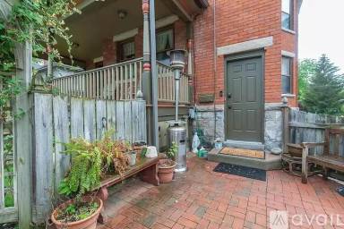 Main picture of 218 Woodward Ave