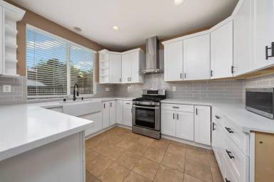 Main picture of 15 Mistyvale Ct