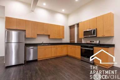 Main picture of 1260 N Greenview Ave