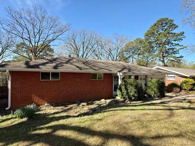 Main picture of 15 Belmont Dr
