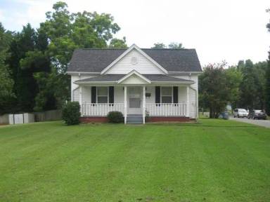 Main picture of 906 E Catawba St