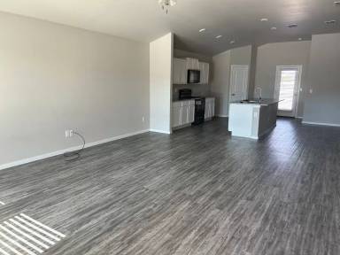 Main picture of 2122 N Texas Ave